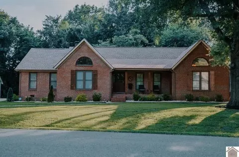 220 Valiant Dr, Paducah, KY 42001