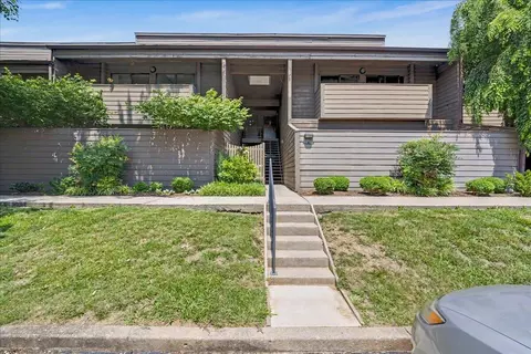 750 Shaker Dr, Lexington, KY 40504