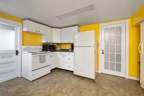 Kitchen - 507 S 6th St, Murray, KY 42071 photo 5 of 5