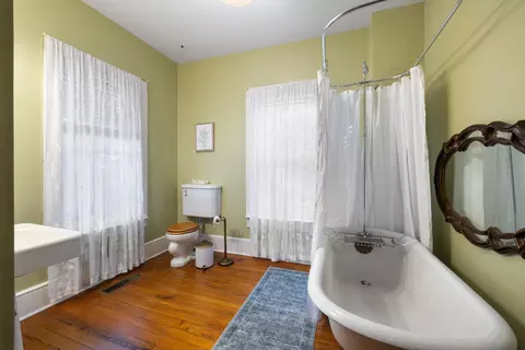Bath - 507 S 6th St, Murray, KY 42071 photo 1 of 5