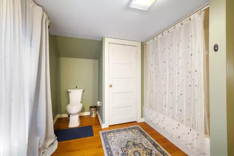 Bath - 507 S 6th St, Murray, KY 42071 photo 4 of 5