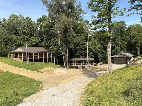 950 Bates Rd, Nancy, KY 42544