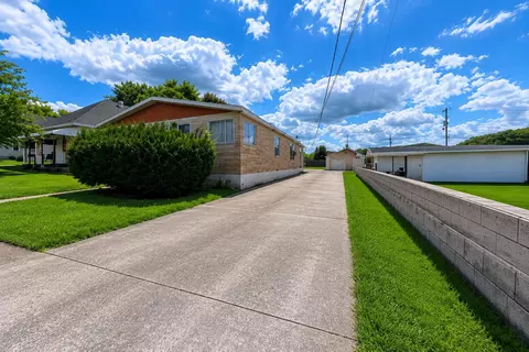 131 Peyton Ave, Irvine, KY 40336