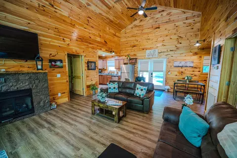 Living - 168 Eagle Ridge Rd, Campton, KY 41301 photo 2 of 4
