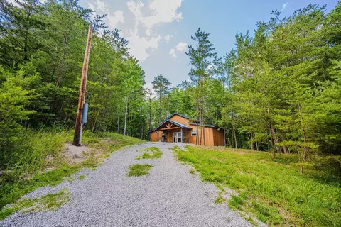 Exterior - 168 Eagle Ridge Rd, Campton, KY 41301 photo 4 of 11