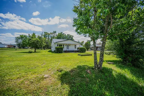 Exterior - 829 Maple St, Stanton, KY 40380 photo 2 of 5