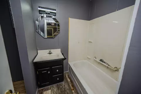 Bath - 829 Maple St, Stanton, KY 40380 photo 2 of 5