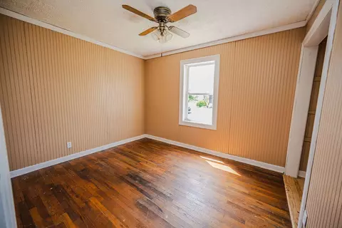 Bedroom - 829 Maple St, Stanton, KY 40380 photo 2 of 4