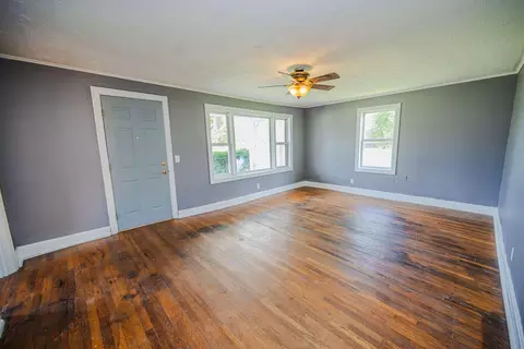Living - 829 Maple St, Stanton, KY 40380 photo 2 of 2