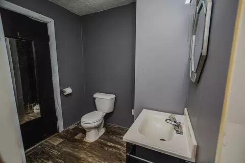 Bath - 829 Maple St, Stanton, KY 40380 photo 3 of 5