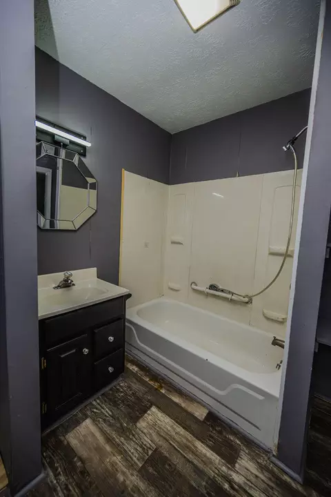 Bath - 829 Maple St, Stanton, KY 40380 photo 5 of 5
