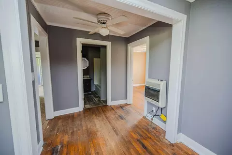 Entry Way - 829 Maple St, Stanton, KY 40380 photo 1 of 2