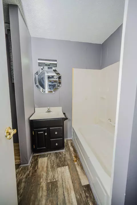 Bath - 829 Maple St, Stanton, KY 40380 photo 1 of 5