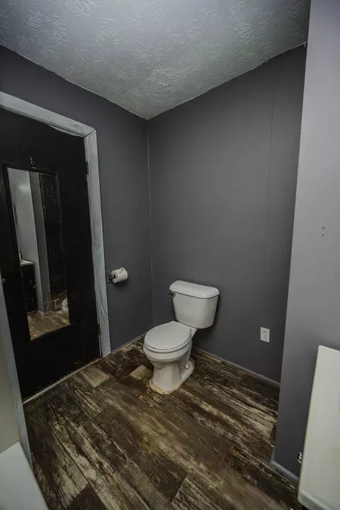 Bath - 829 Maple St, Stanton, KY 40380 photo 4 of 5