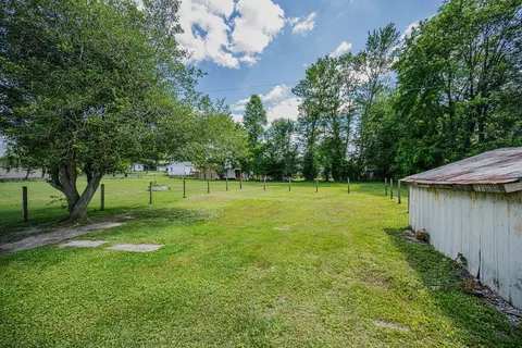 Exterior - 829 Maple St, Stanton, KY 40380 photo 4 of 5
