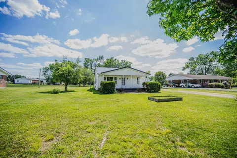 Exterior - 829 Maple St, Stanton, KY 40380 photo 1 of 5