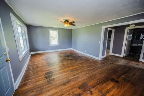 Living - 829 Maple St, Stanton, KY 40380 photo 1 of 2