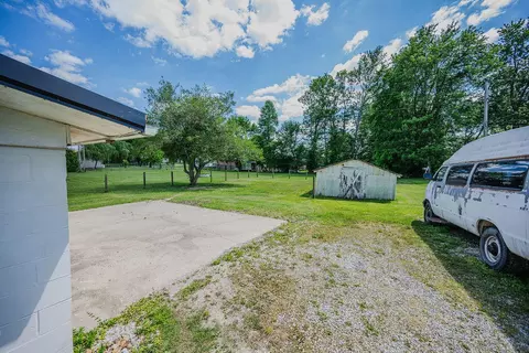 Exterior - 829 Maple St, Stanton, KY 40380 photo 3 of 5
