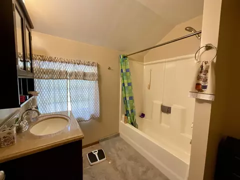 Bath - 67 Pine Mountain Rd, Campton, KY 41301 photo 2 of 6