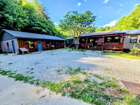 377 Gravy Branch Rd, Artemus, KY 40903