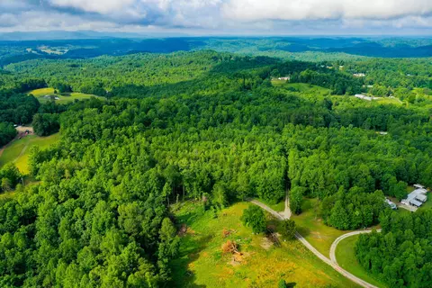 9999 Brooks Rd, Williamsburg, KY 40769