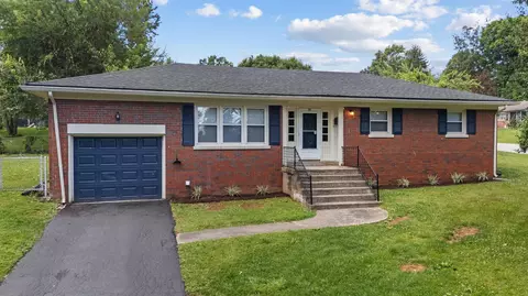 111 Pinehurst Dr, Frankfort, KY 40601