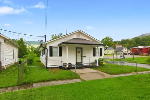 153 S Madison Ave, Irvine, KY 40336