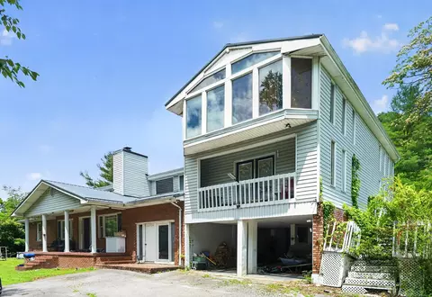 300 Yellow Hill Rd, Elkhorn City, KY 41522