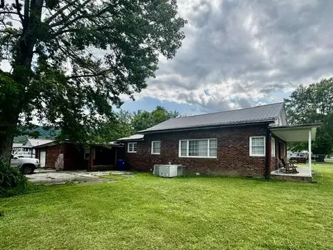 Exterior - 901 Exeter Ave, Middlesboro, KY 40965 photo 4 of 4