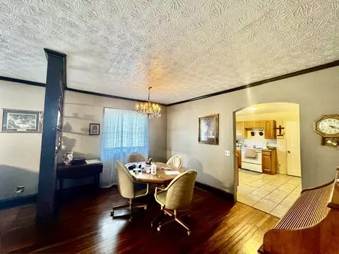 Dining - 901 Exeter Ave, Middlesboro, KY 40965 photo 1 of 1