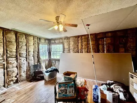 Bedroom - 901 Exeter Ave, Middlesboro, KY 40965 photo 5 of 5