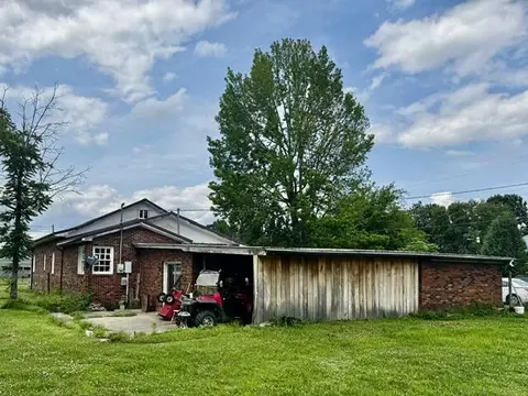 Exterior - 901 Exeter Ave, Middlesboro, KY 40965 photo 2 of 4