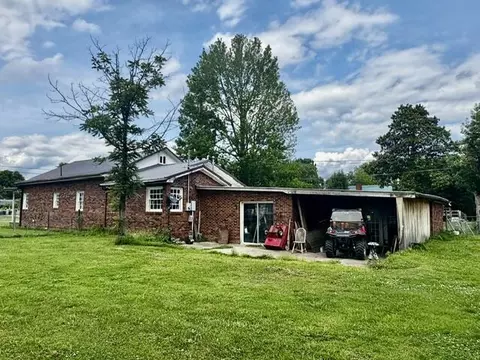 Exterior - 901 Exeter Ave, Middlesboro, KY 40965 photo 1 of 4