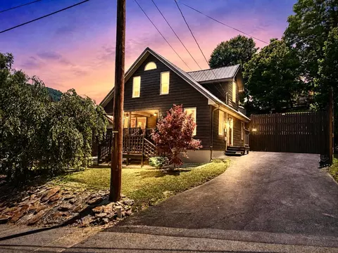 214 Spruce St, Pineville, KY 40977