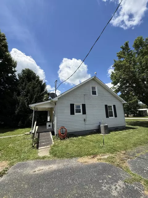 Exterior - 100 West St, Brodhead, KY 40409 photo 5 of 9