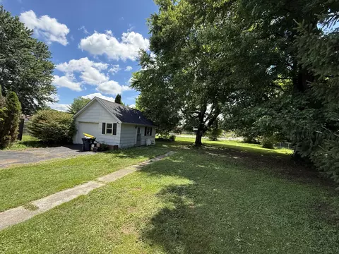 Exterior - 100 West St, Brodhead, KY 40409 photo 2 of 9