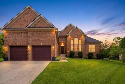 1084 Bay Colony Dr, Richmond, KY 40475