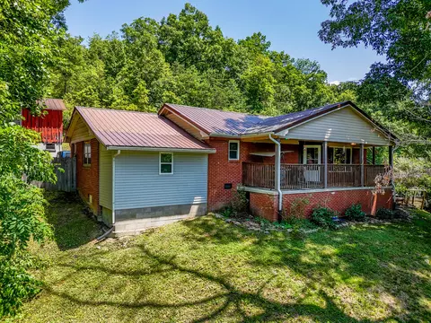 1845 Spaws Crk, West Liberty, KY 41472