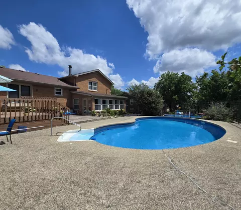 Exterior - 386 Coldstream Dr, Danville, KY 40422 photo 4 of 9