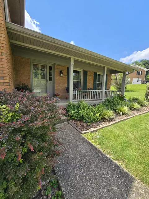 Exterior - 386 Coldstream Dr, Danville, KY 40422 photo 2 of 9