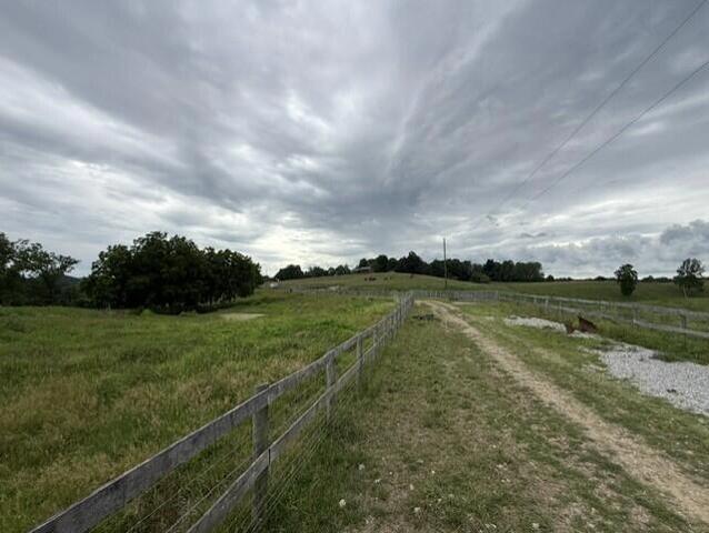 665 Lillies Ferry Rd, Winchester, KY 40391