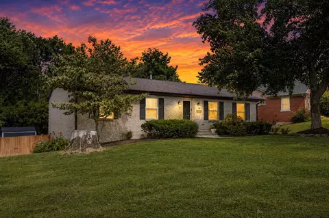 3483 Lansdowne Dr, Lexington, KY 40517
