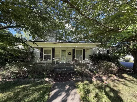 1046 Lakeway Dr, Russell Springs, KY 42642