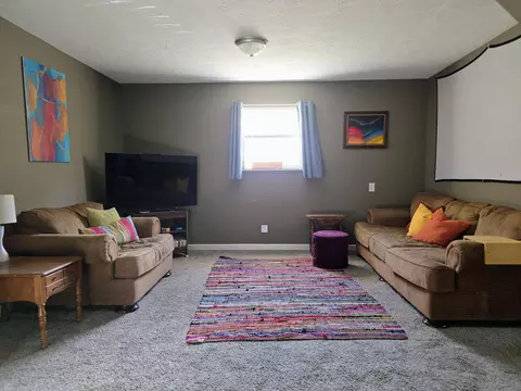 Living - 184 Baldwin St, Berea, KY 40403 photo 2 of 2