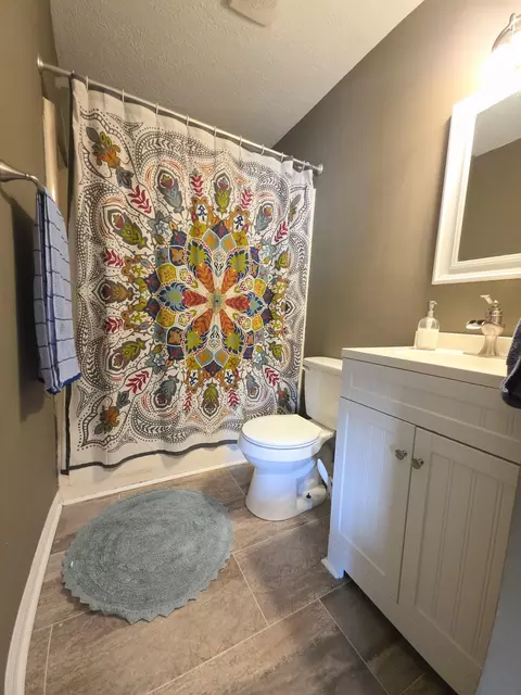 Bath - 184 Baldwin St, Berea, KY 40403 photo 1 of 1