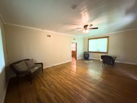 Living - 684 Lower Twin Rd, Jackson, KY 41339 photo 2 of 2