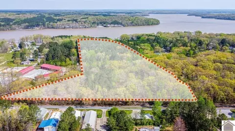 84 Launch Ln, Murray, KY 42071