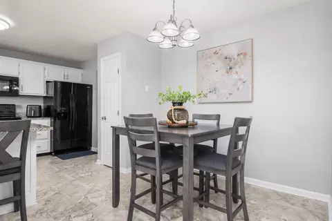 Dining - 419 Plumtree Dr, Berea, KY 40403 photo 2 of 3