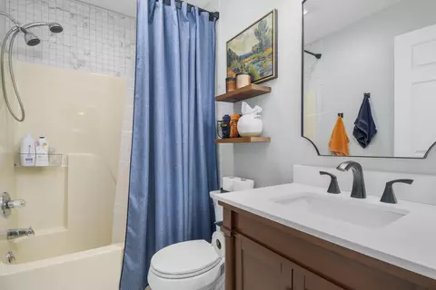 Bath - 419 Plumtree Dr, Berea, KY 40403 photo 3 of 3