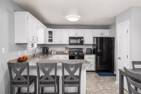 Kitchen - 419 Plumtree Dr, Berea, KY 40403 photo 2 of 5